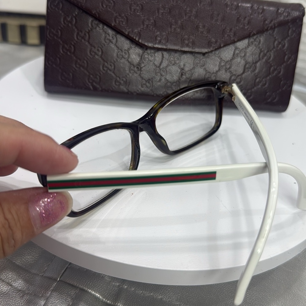 (Z6) Gucci unisex glasses in white and leopard print, with case - Picture 8 of 16
